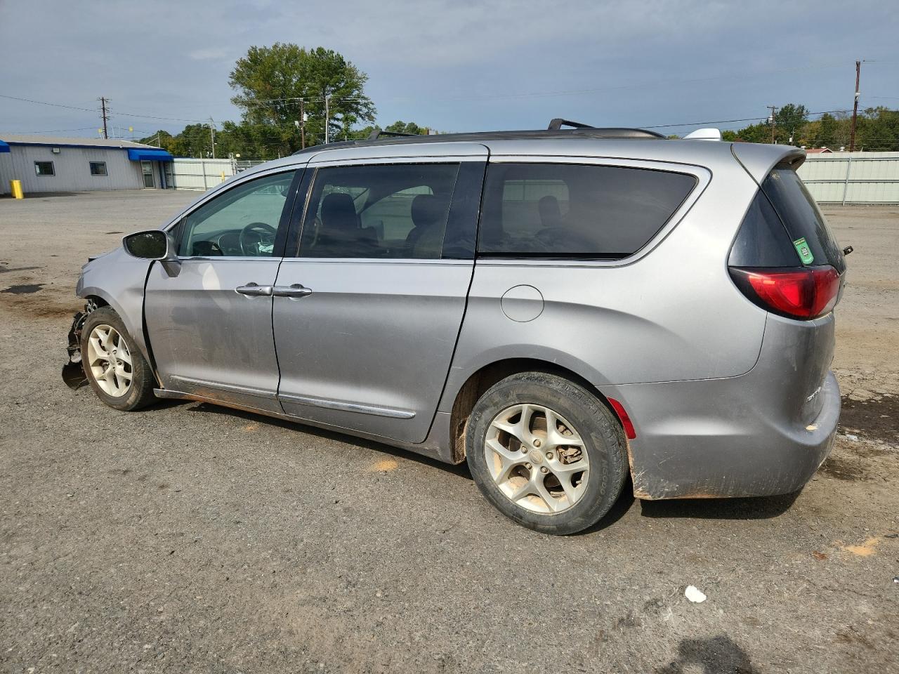 2017 Chrysler Pacifica Touring L - Image 2