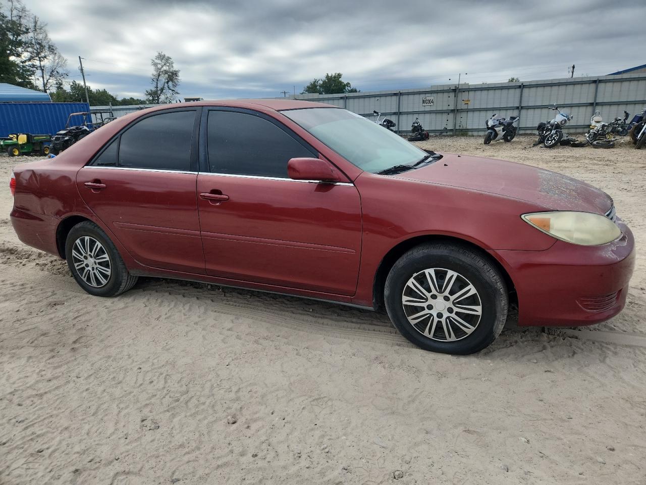 2005 Toyota Camry Le - Image 4