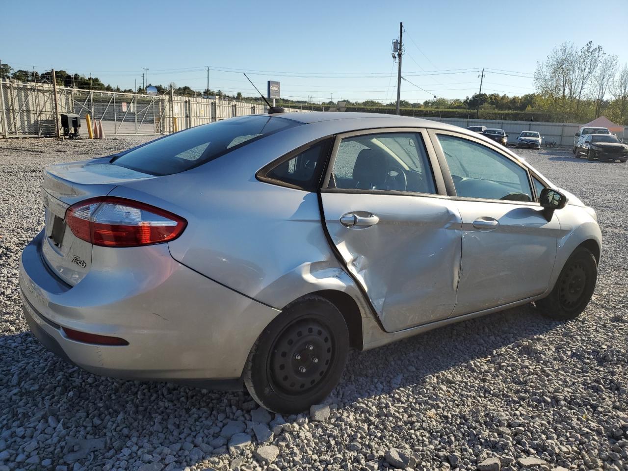 2016 Ford Fiesta S - Фото 3