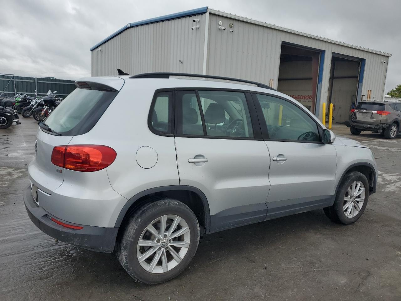 2017 Volkswagen Tiguan S - Image 3