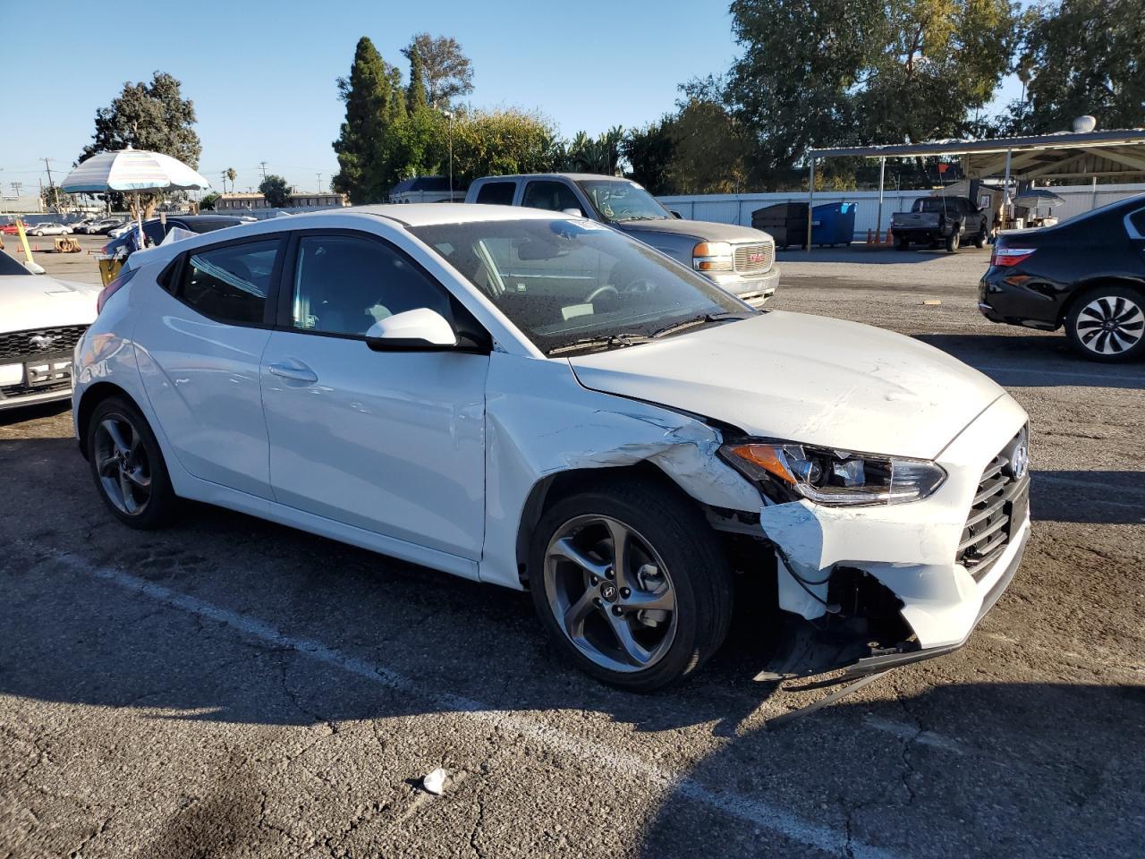 2021 Hyundai Veloster Base - Фото 4