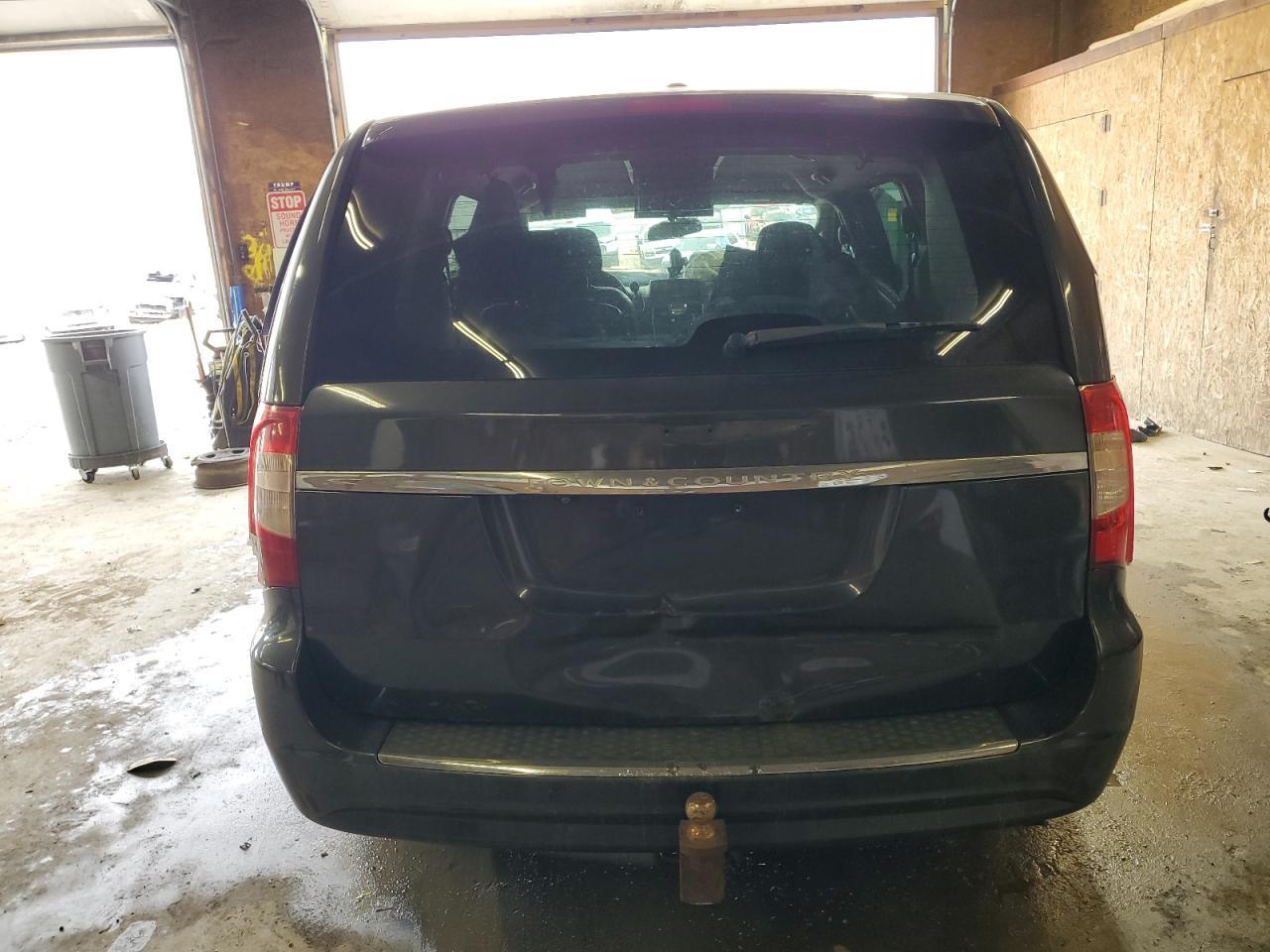 2012 Chrysler Town & Country Touring - Фото 6