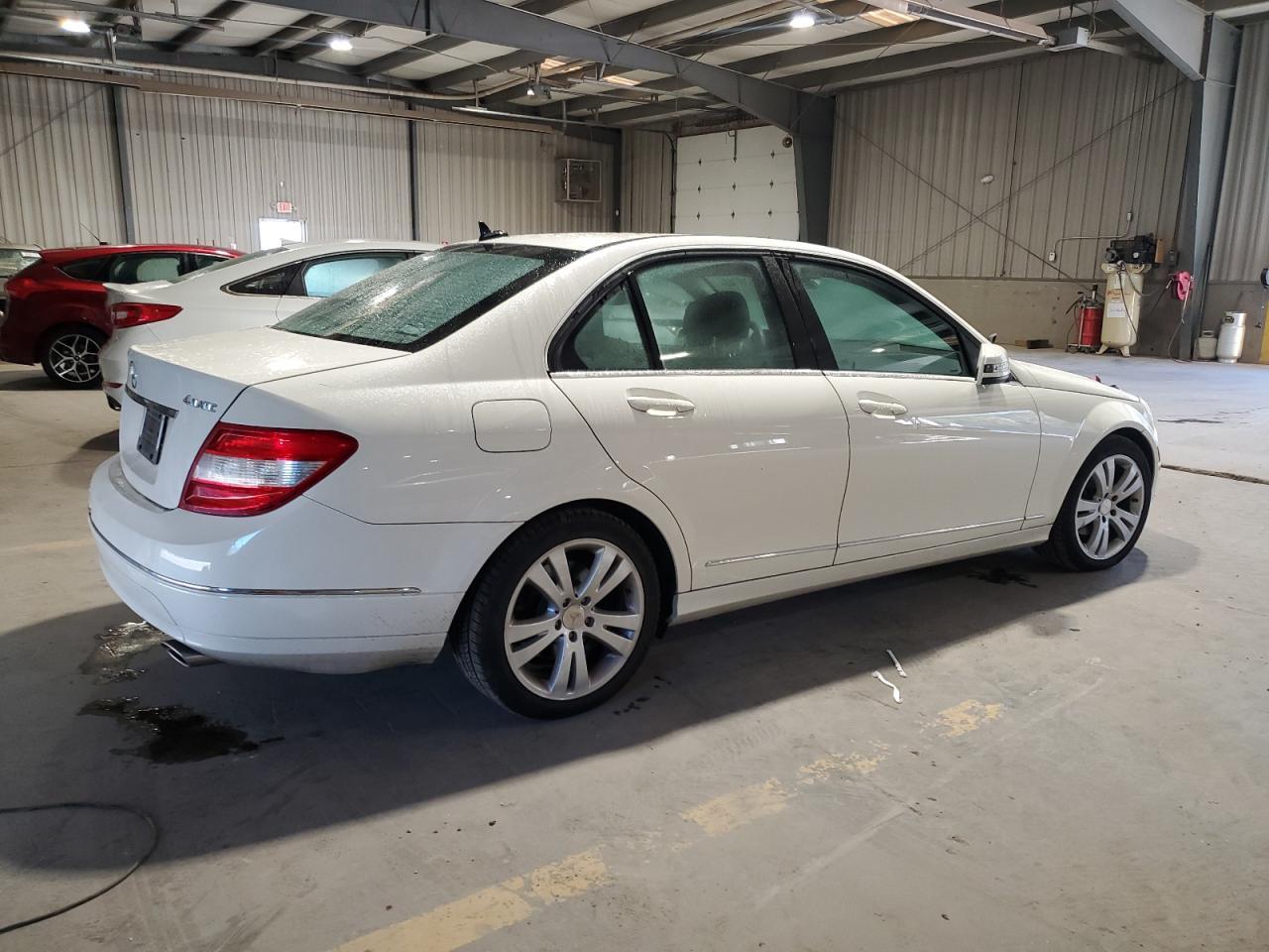 2010 Mercedes-Benz C 300 4Matic - Фото 3