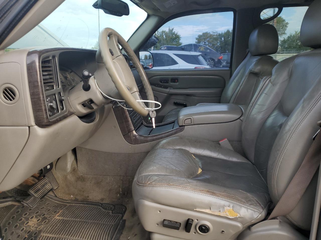 2004 GMC Yukon Denali - Image 7