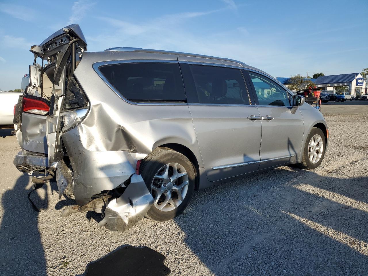 2018 Chrysler Pacifica Touring L Plus - Фото 3