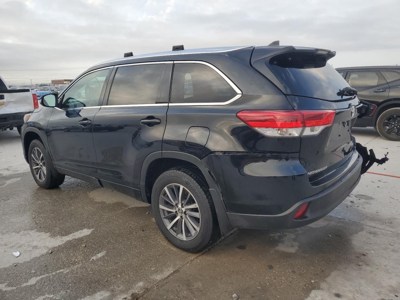 2018 Toyota Highlander Se - Фото 2
