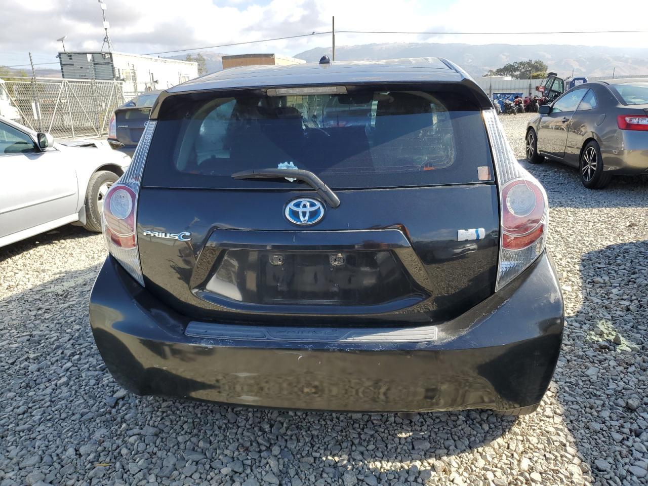 2013 Toyota Prius C - Image 6