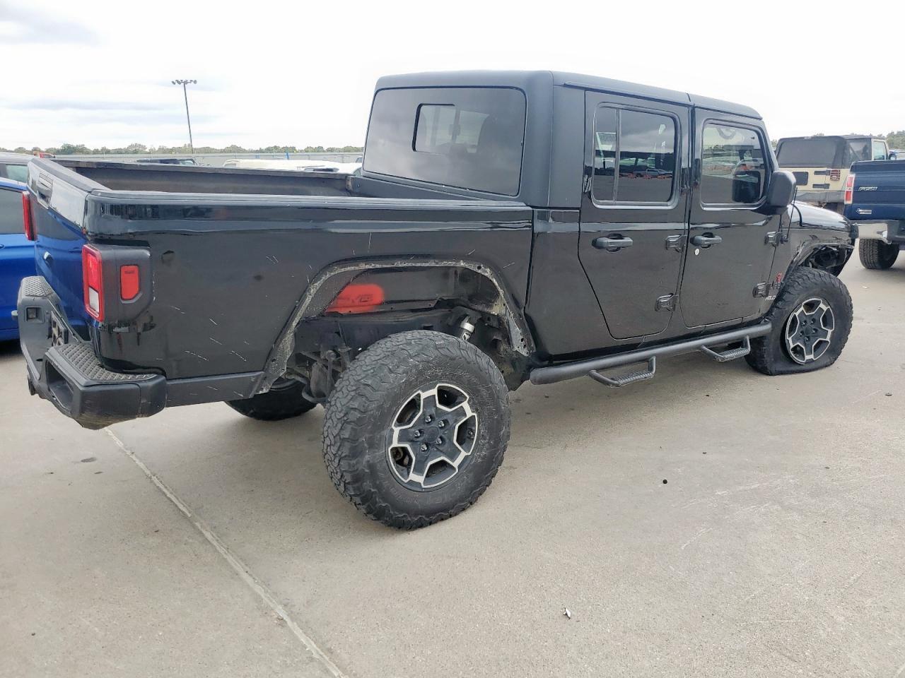 2020 Jeep Gladiator Sport - Image 3