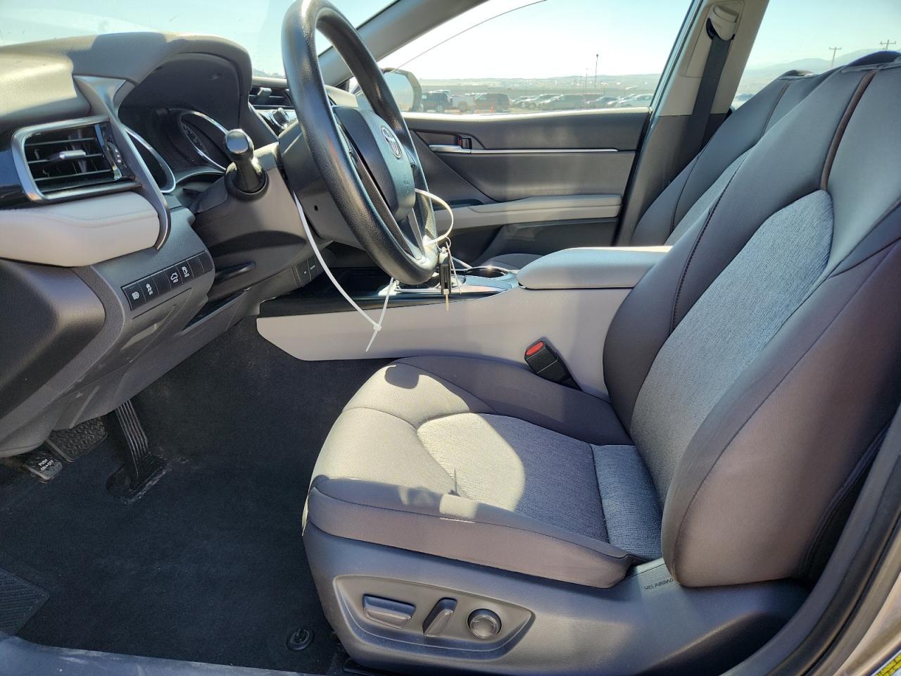 2020 Toyota Camry Le - Фото 7