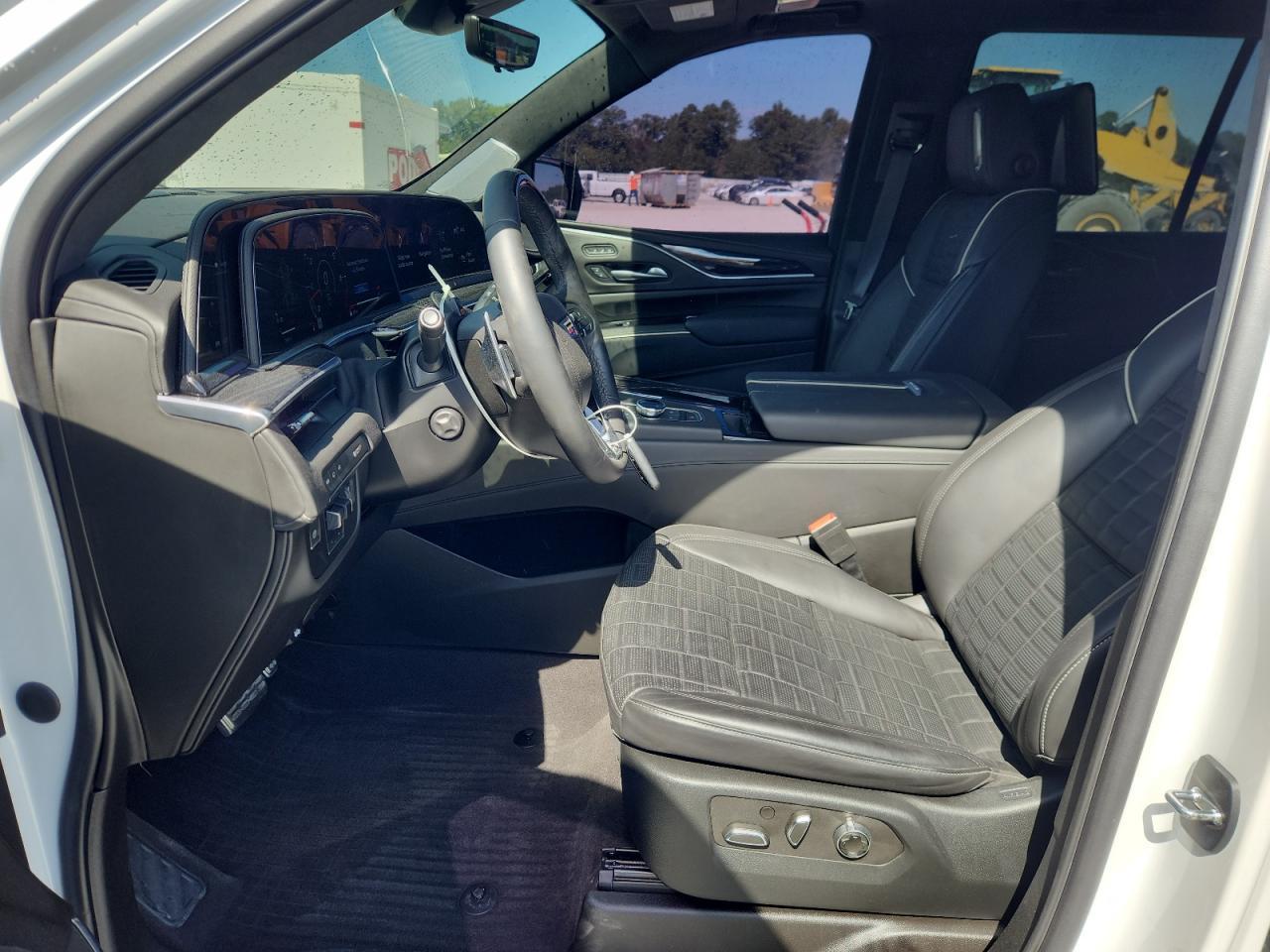 2023 Cadillac Escalade V Sport - Image 7