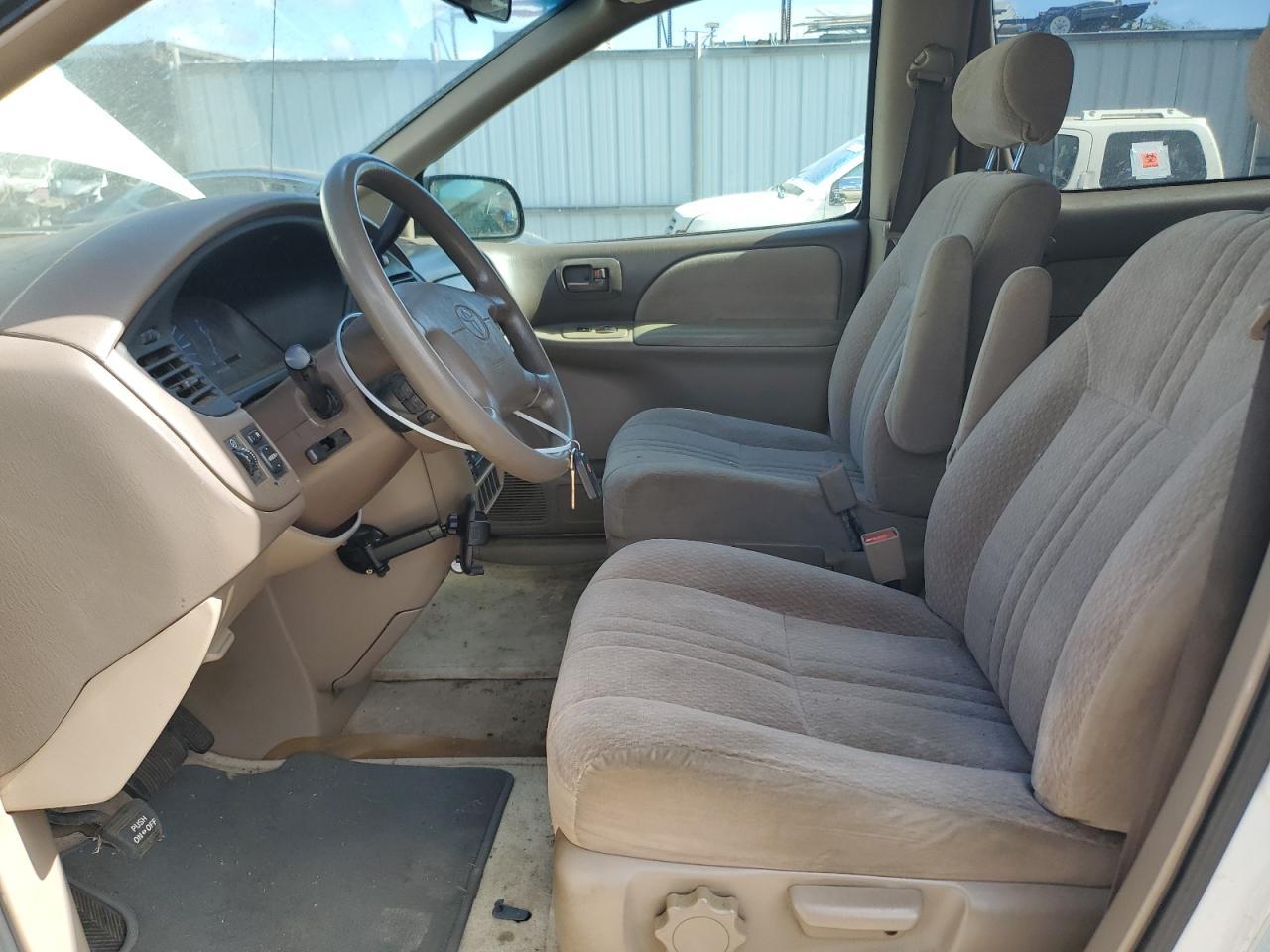 2001 Toyota Sienna - Фото 7