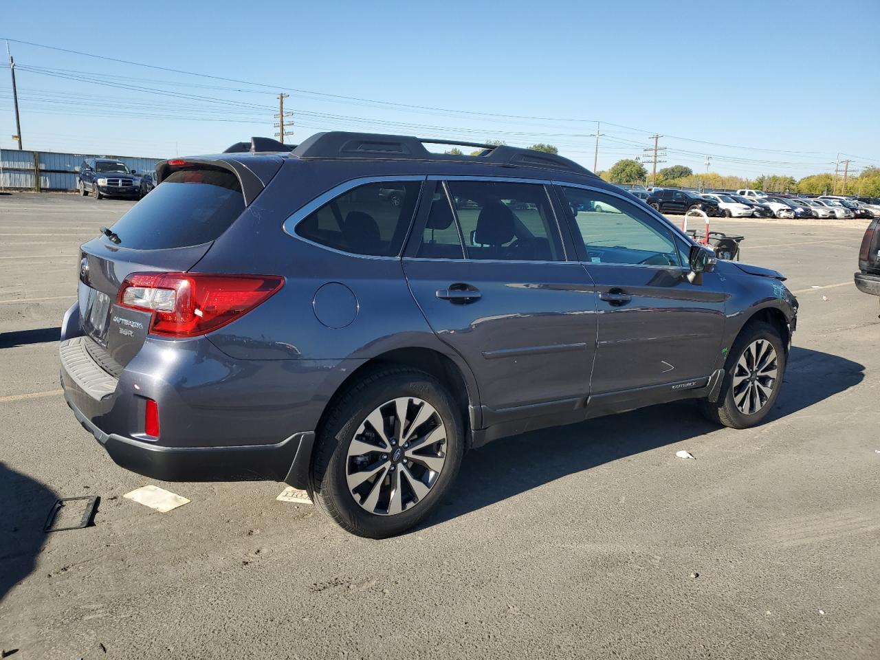 2016 Subaru Outback 3.6R Limited - Image 3