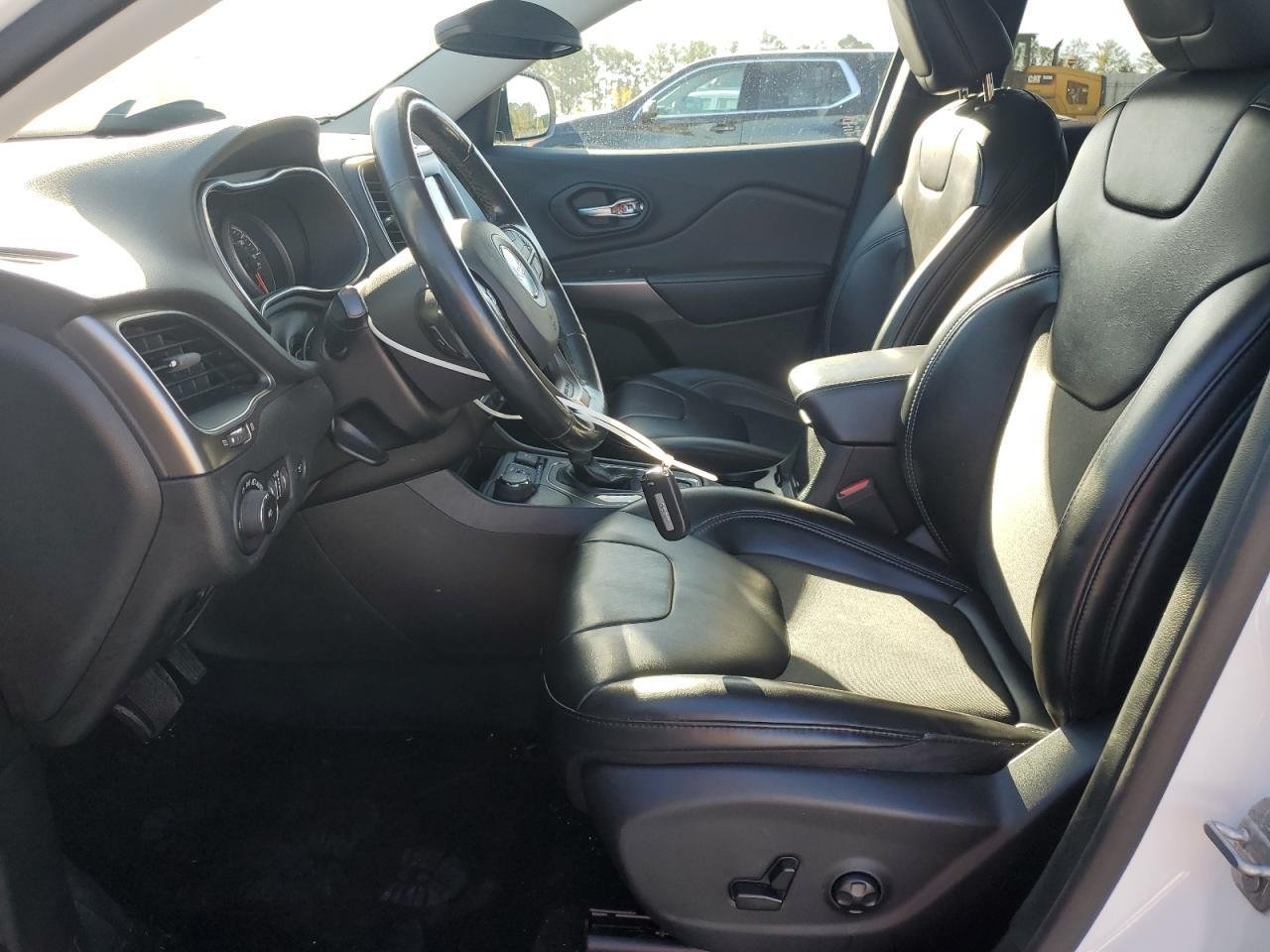 2020 Jeep Cherokee Latitude Plus - Фото 7