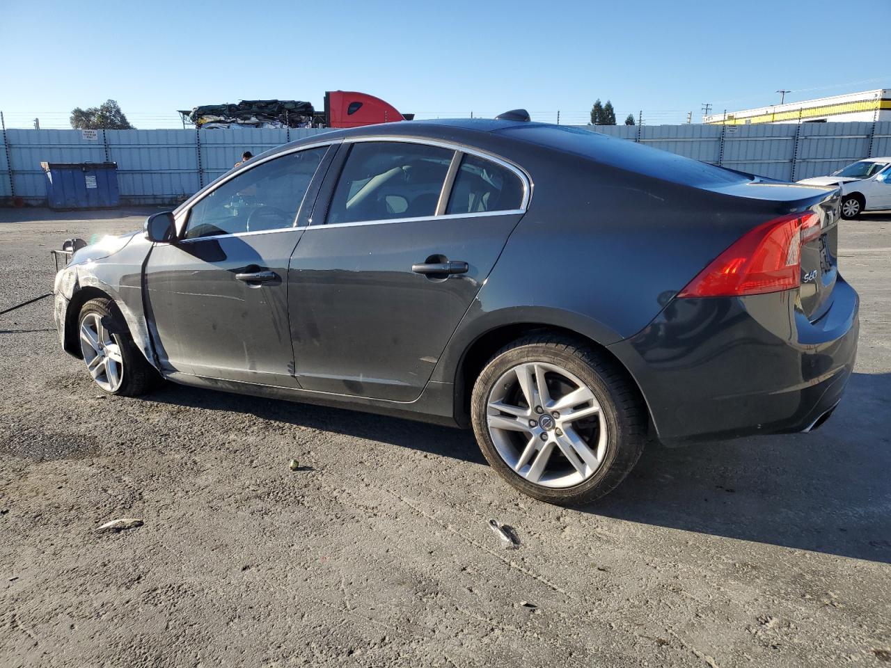 2015 Volvo S60 Platinum - Фото 2
