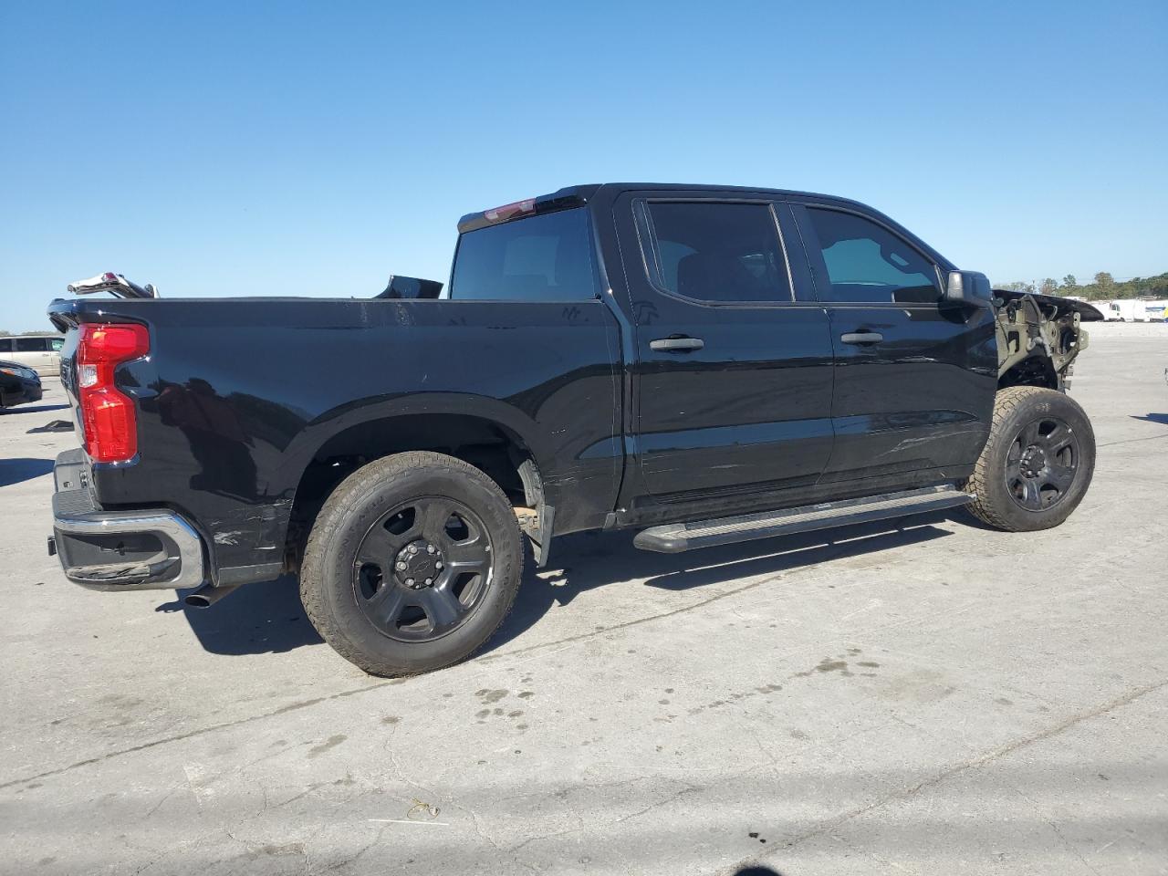 2023 Chevrolet Silverado K1500 - Image 3