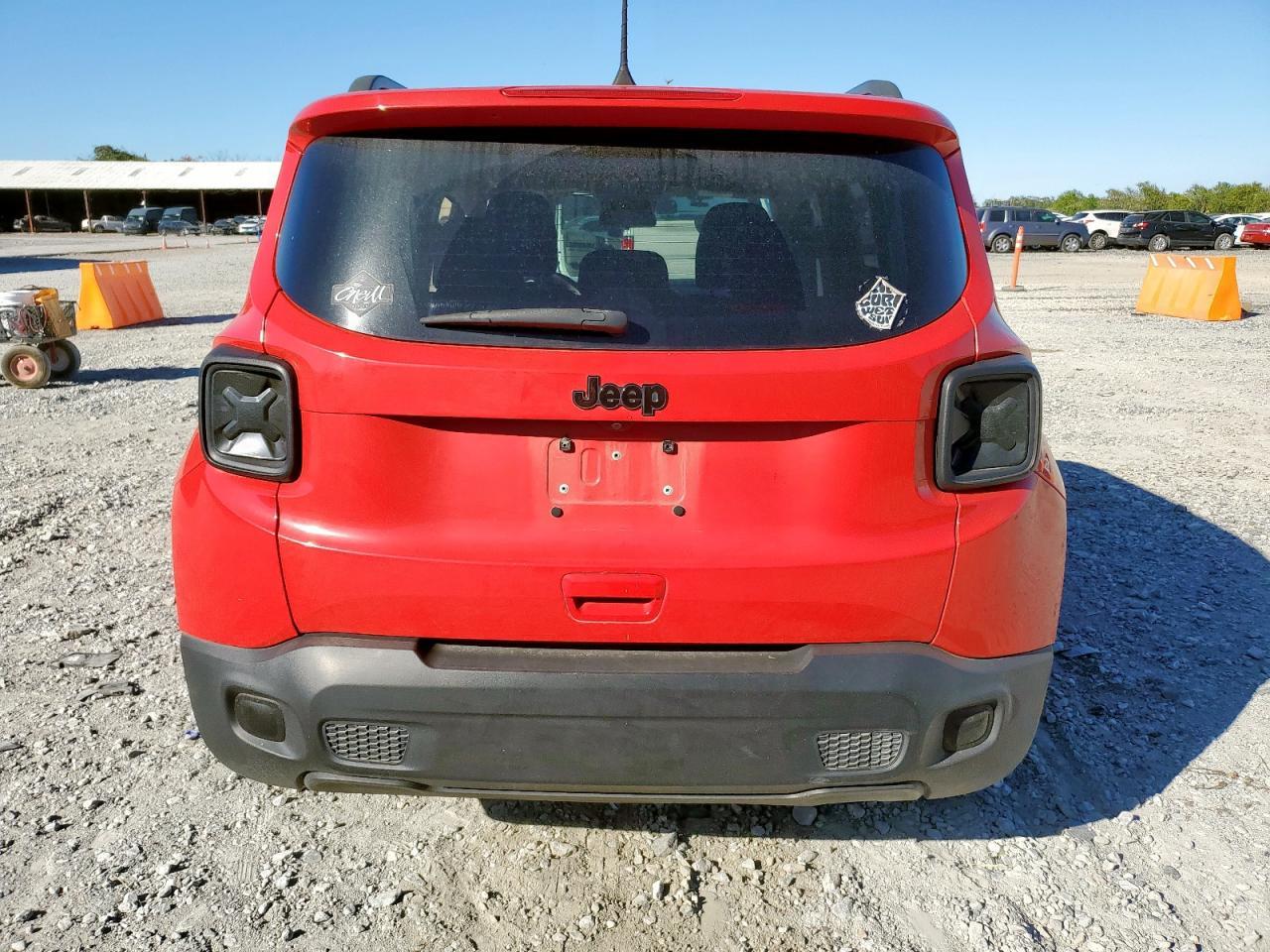 2018 Jeep Renegade Latitude - Image 6