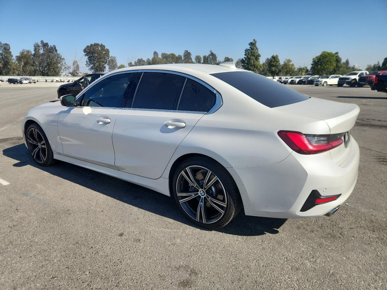 2020 BMW 330I - Фото 2