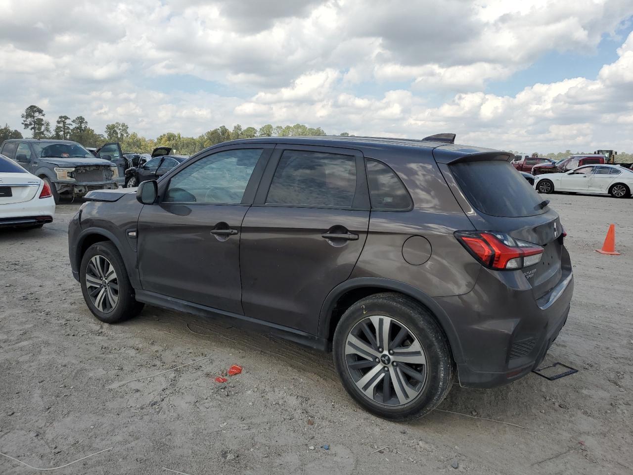2021 Mitsubishi Outlander Sport Es - Фото 2