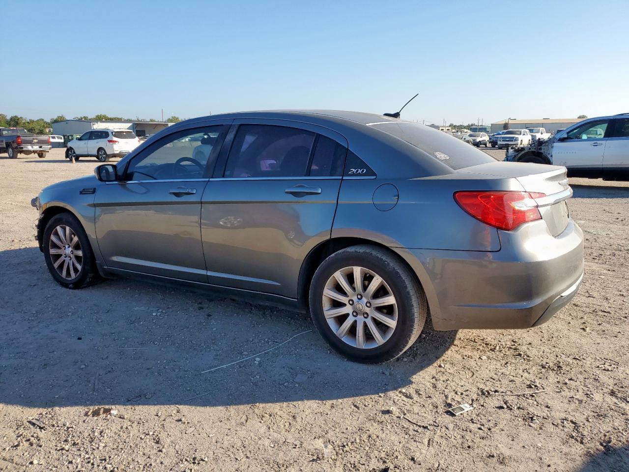 2012 Chrysler 200 Touring - Фото 2