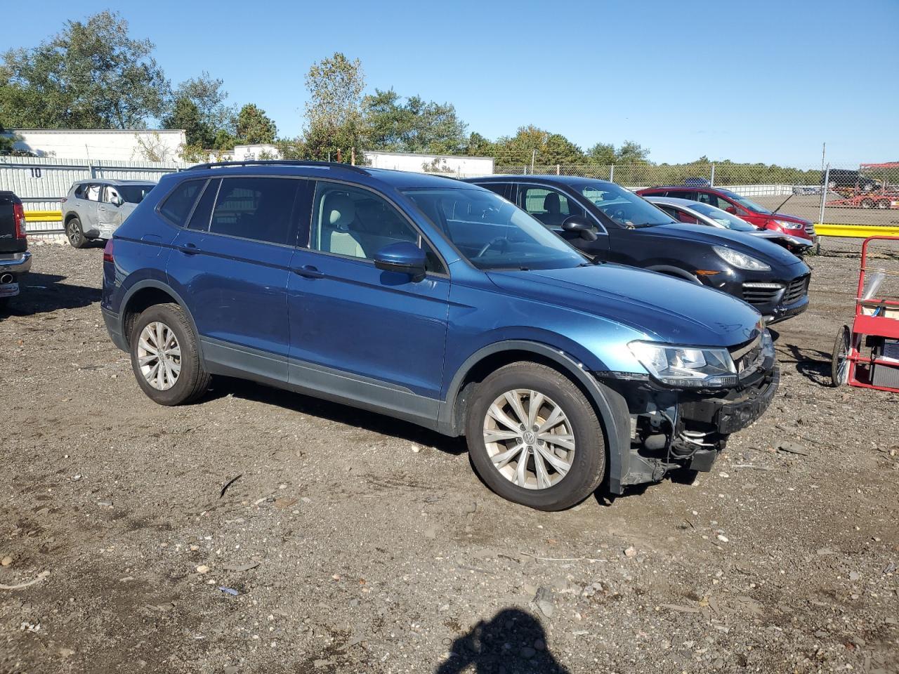 2020 Volkswagen Tiguan S - Фото 4
