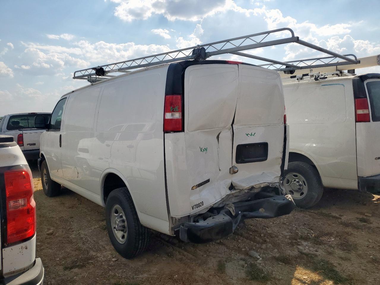 2023 Chevrolet Express G2500 - Фото 2