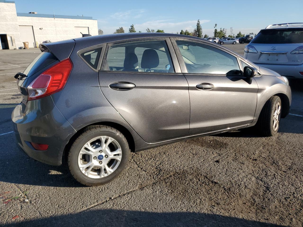 2015 Ford Fiesta Se - Image 3