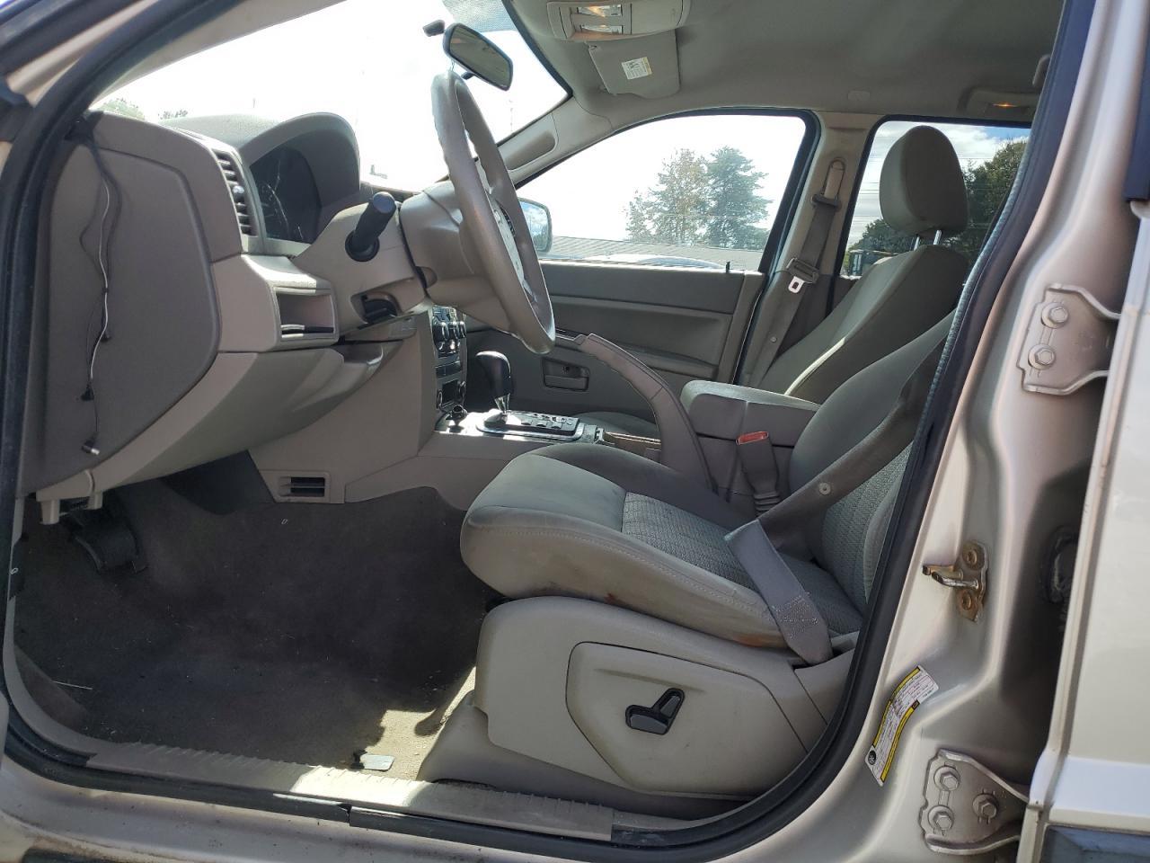 2007 Jeep Grand Cherokee Laredo - Image 7