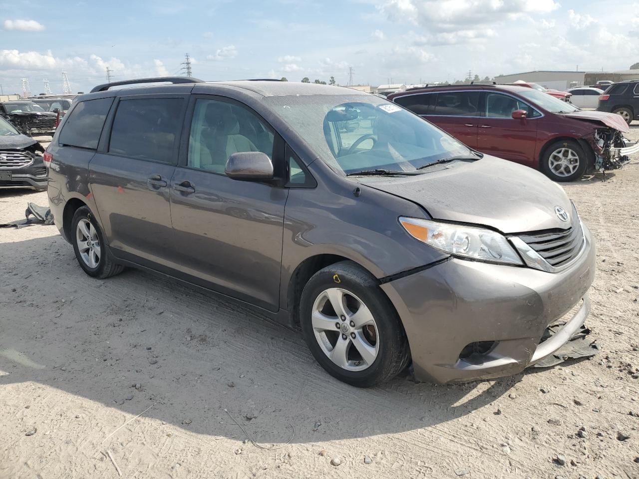 2014 Toyota Sienna Le - Фото 4