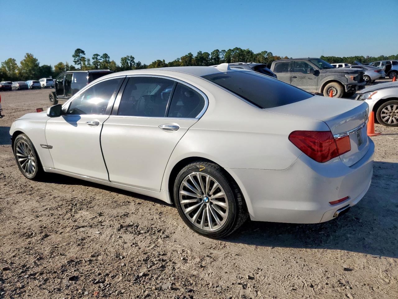 2012 BMW 740 I - Фото 2