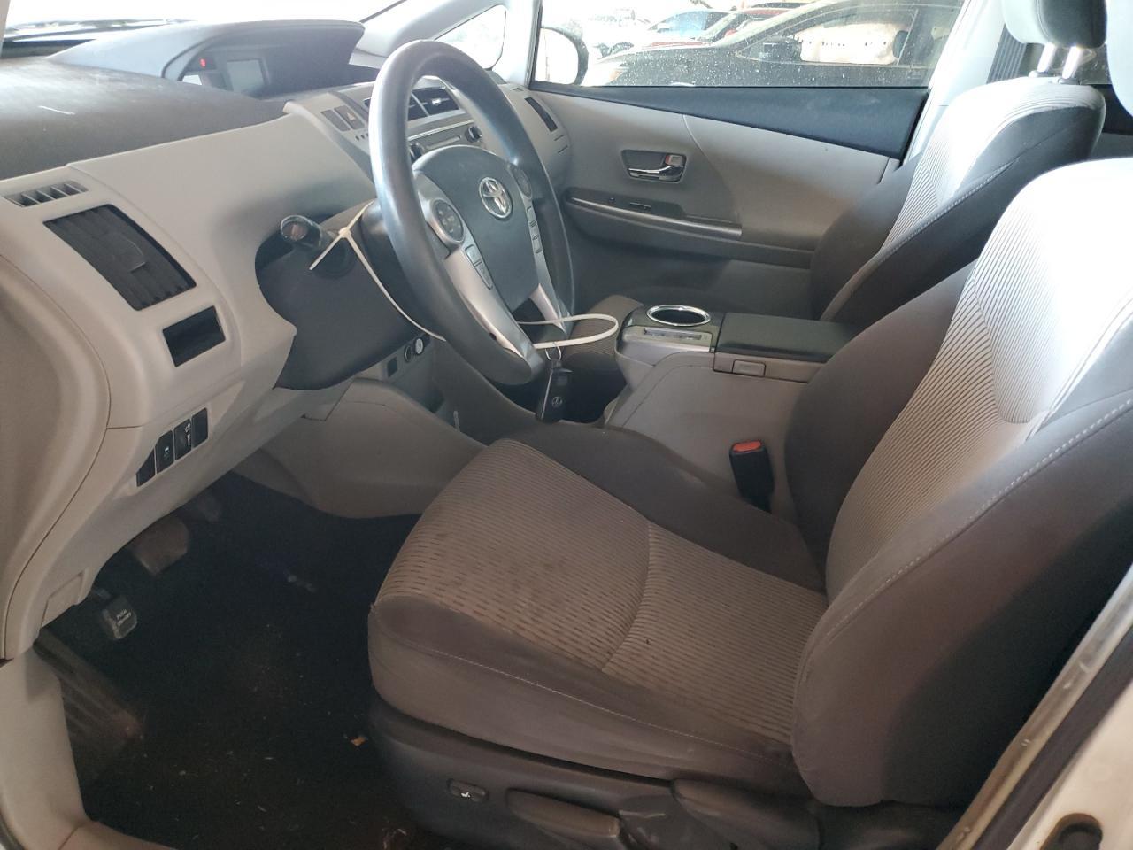 2017 Toyota Prius V - Image 7