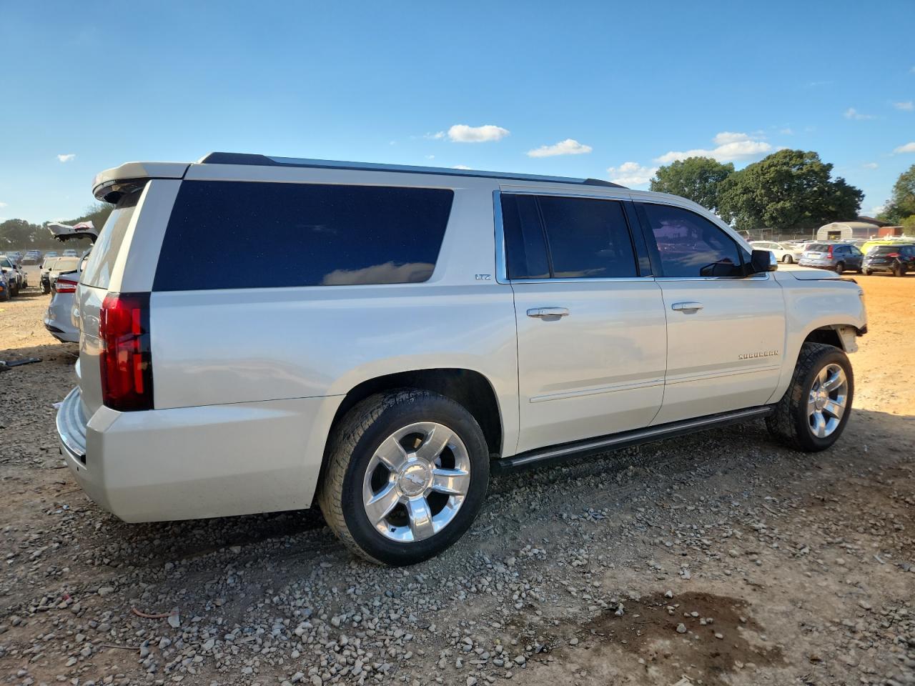 2015 Chevrolet Suburban C1500 Ltz - Image 3