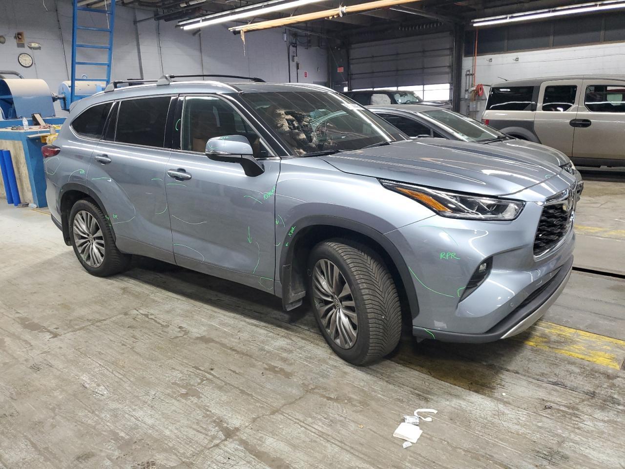 2020 Toyota Highlander Platinum - Фото 4