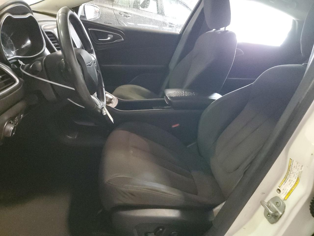 2015 Chrysler 200 Limited - Фото 7