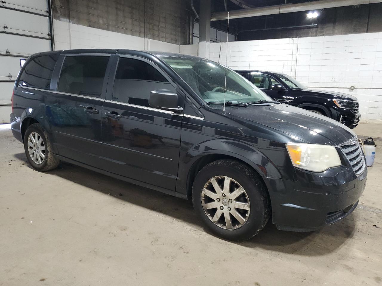 2009 Chrysler Town & Country Lx - Фото 4
