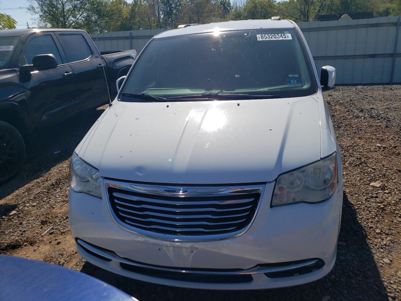 2015 Chrysler Town & Country Touring - Image 5