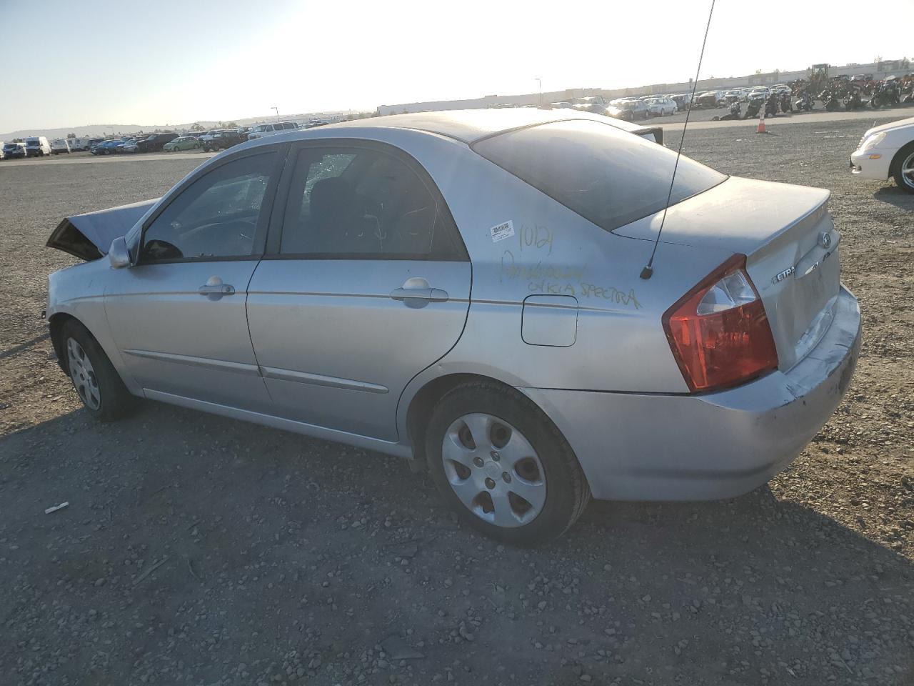 2004 Kia Spectra Lx - Фото 2