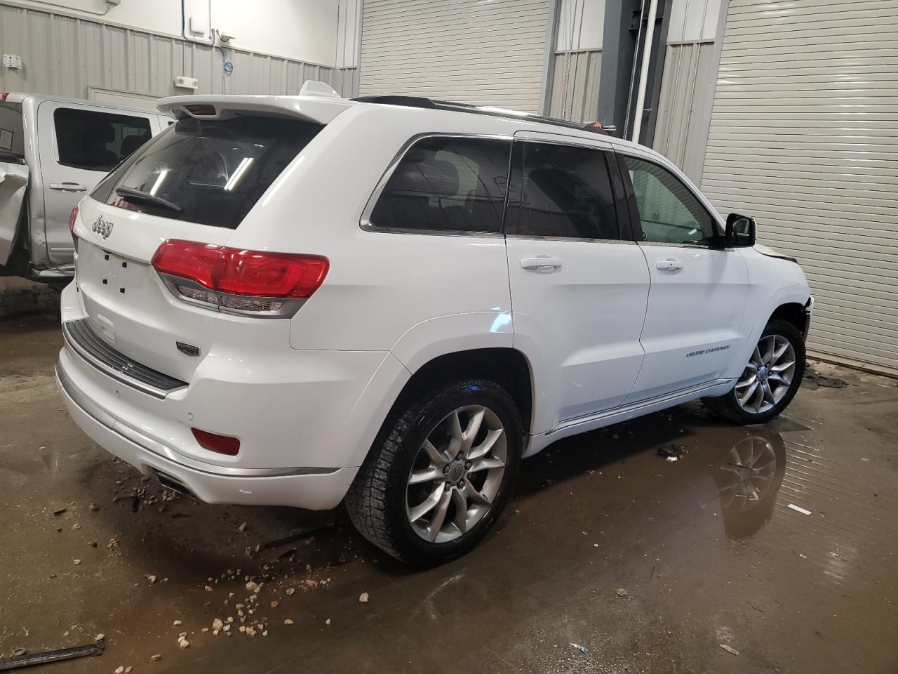 2015 Jeep Grand Cherokee Summit - Image 3