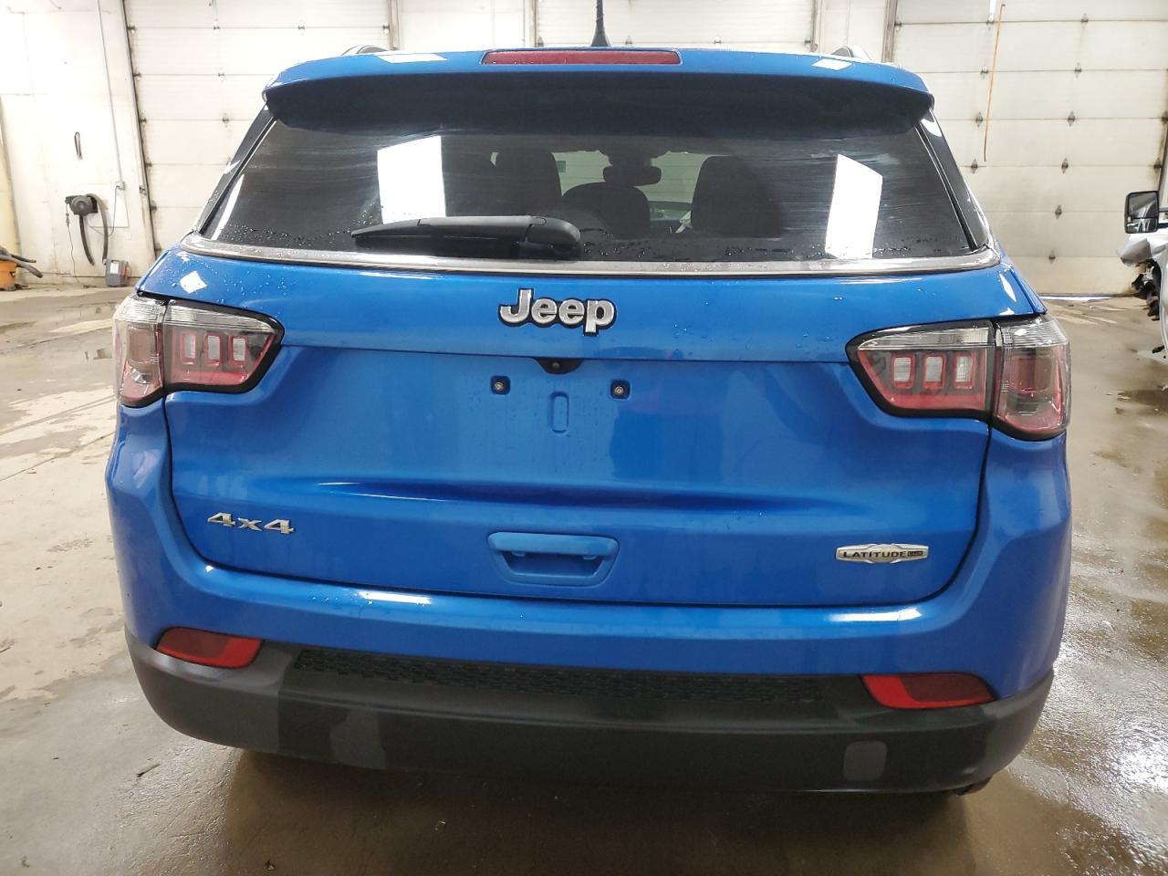 2022 Jeep Compass Latitude Lux - Image 6