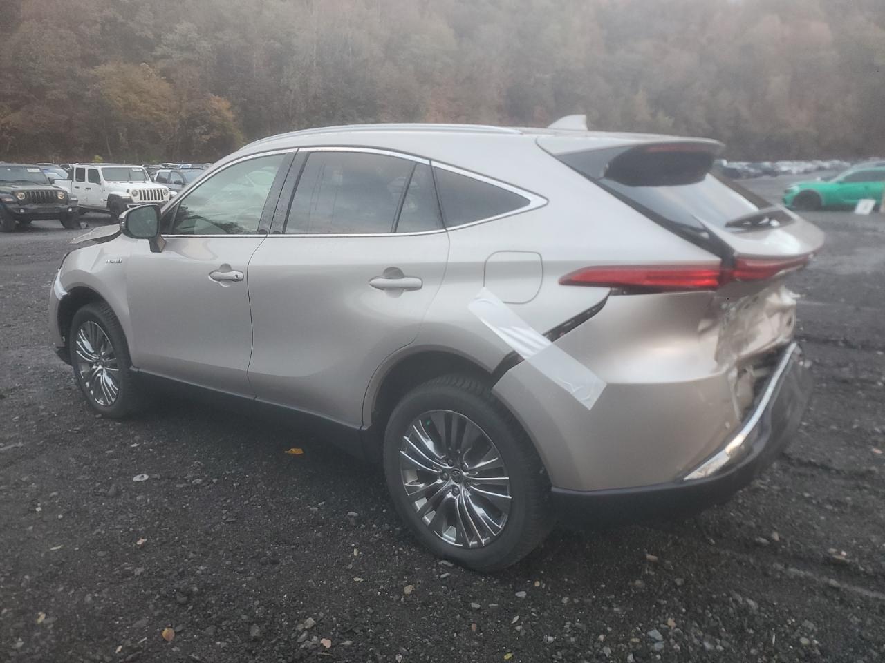 2021 Toyota Venza Le - Image 2