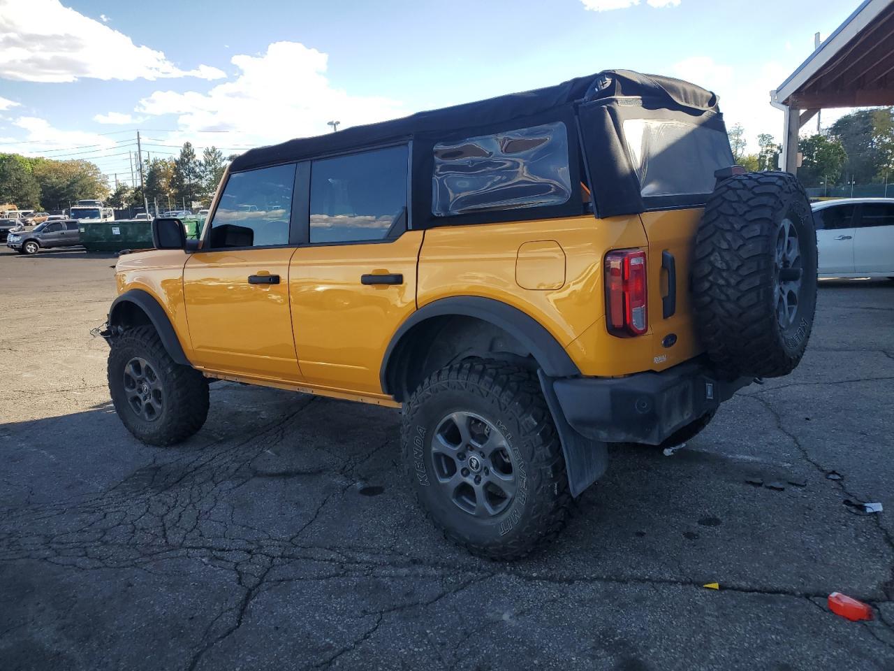 2022 Ford Bronco Base - Image 2