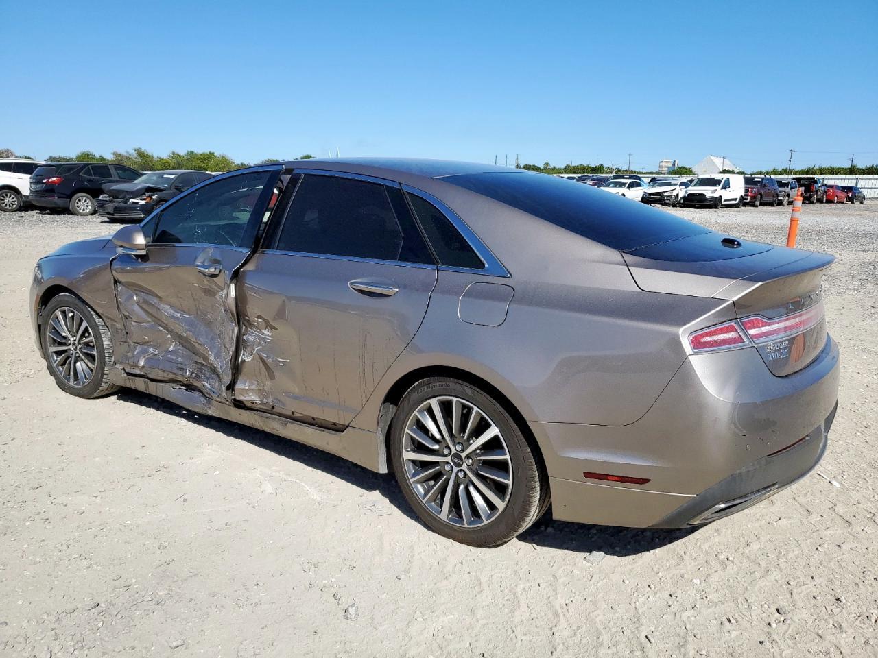 2019 Lincoln Mkz - Фото 2