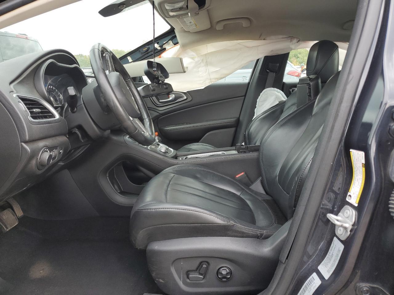 2017 Chrysler 200 Limited - Image 7