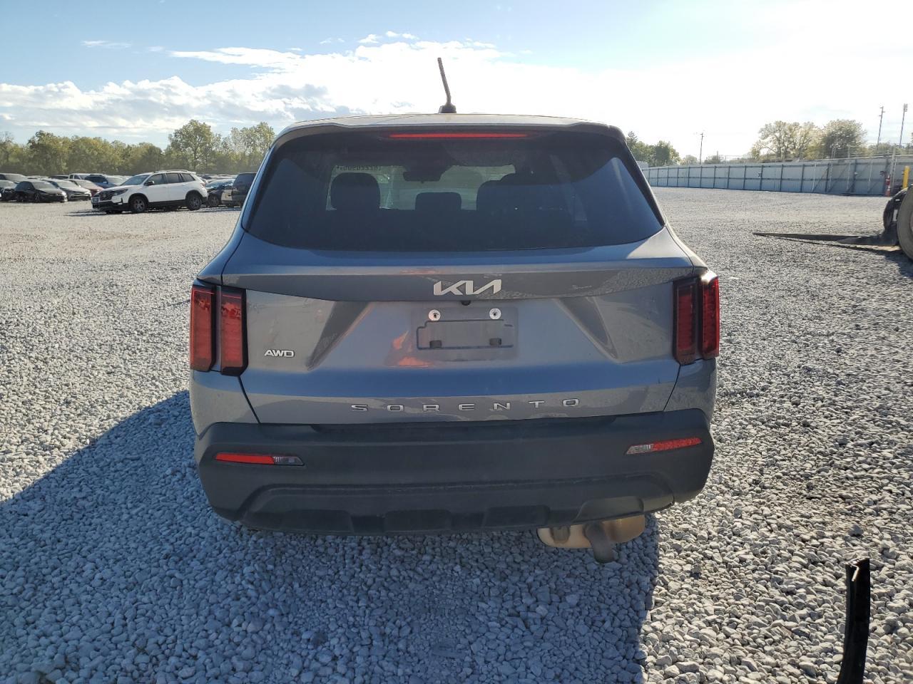 2022 Kia Sorento Lx - Image 6