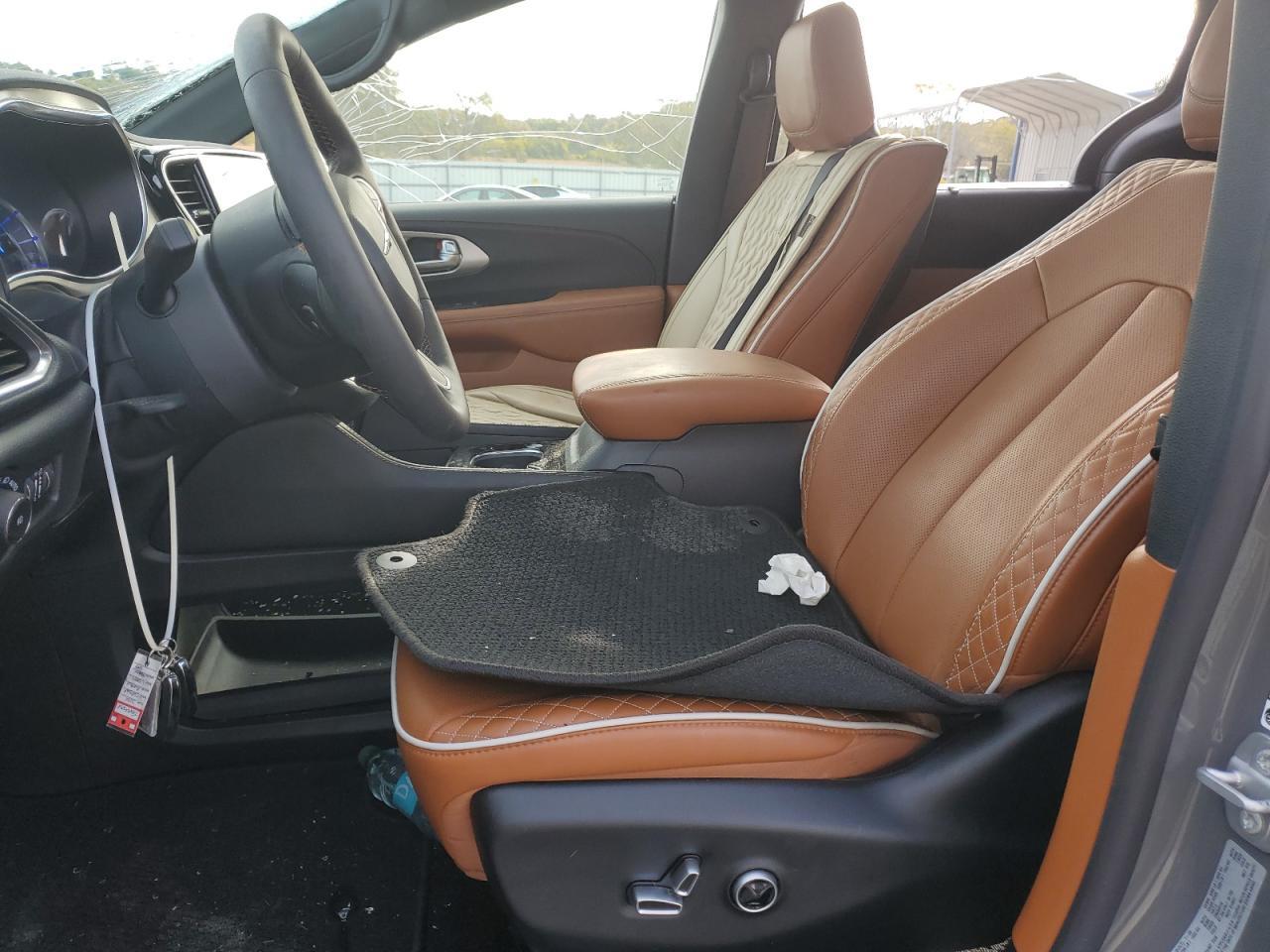 2025 Chrysler Pacifica Hybrid Pinnacle - Image 7