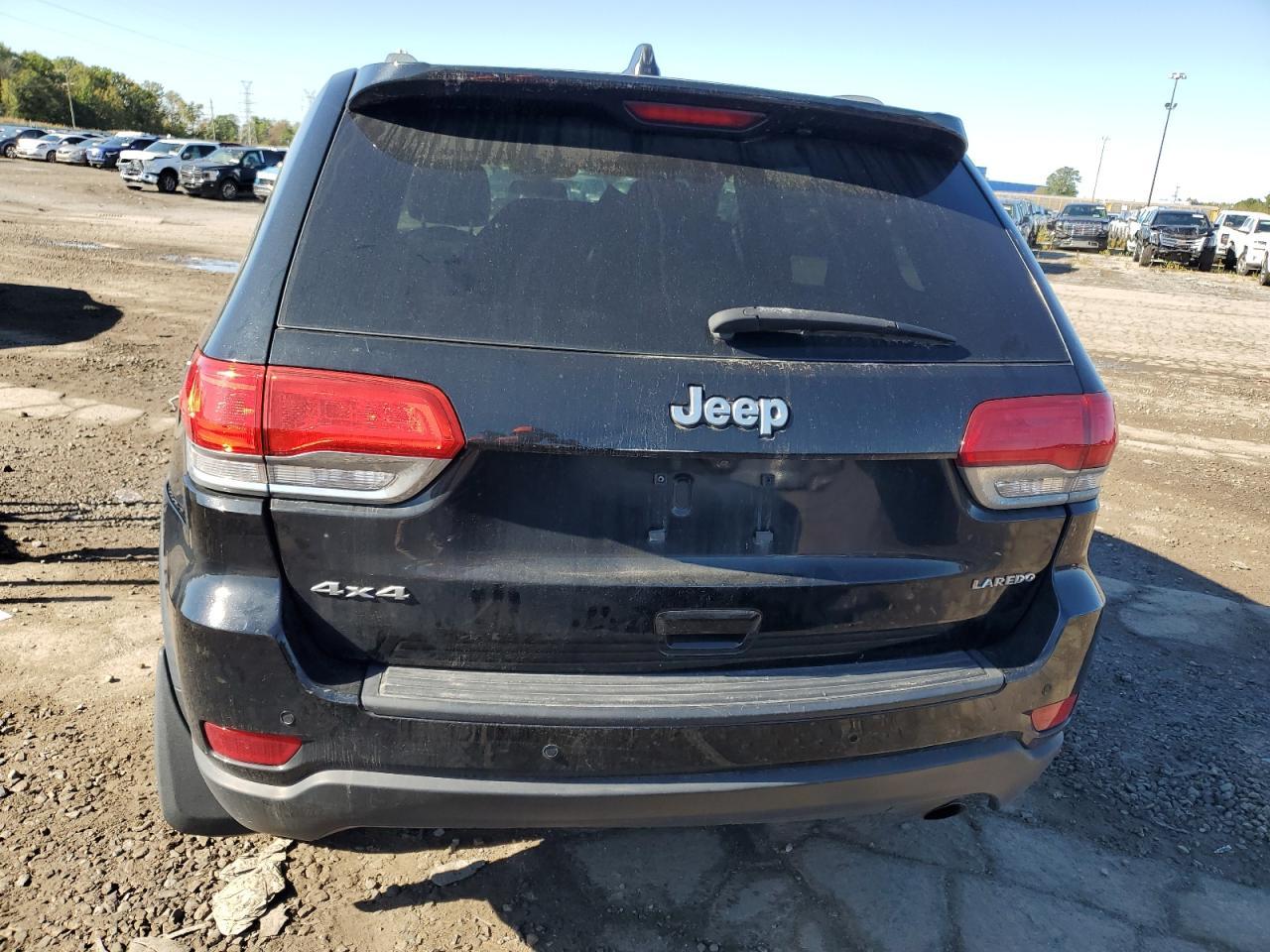 2018 Jeep Grand Cherokee Laredo - Image 6