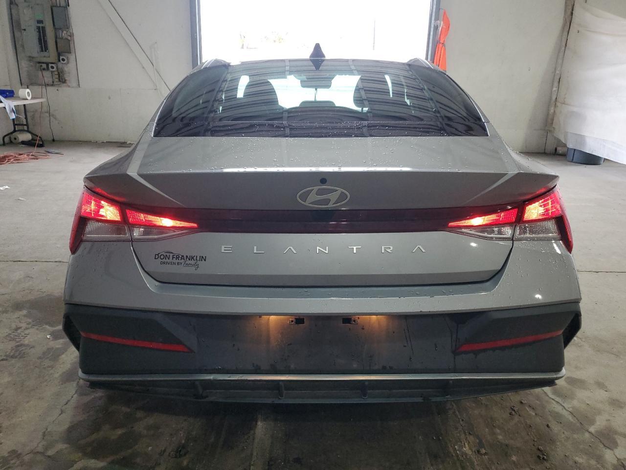 2025 Hyundai Elantra Se - Фото 6
