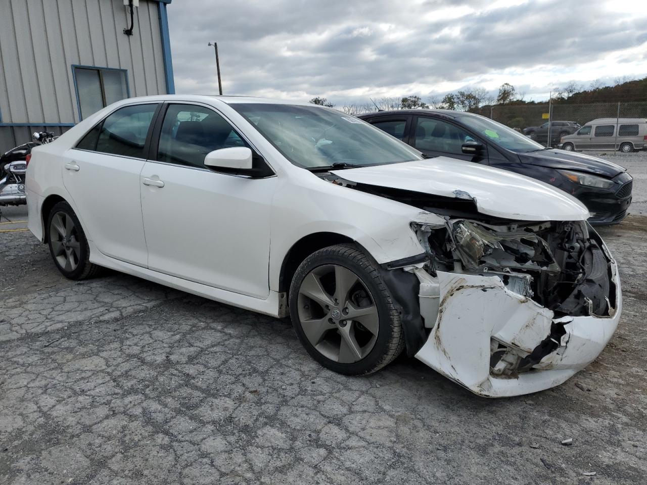 2014 Toyota Camry L - Фото 4