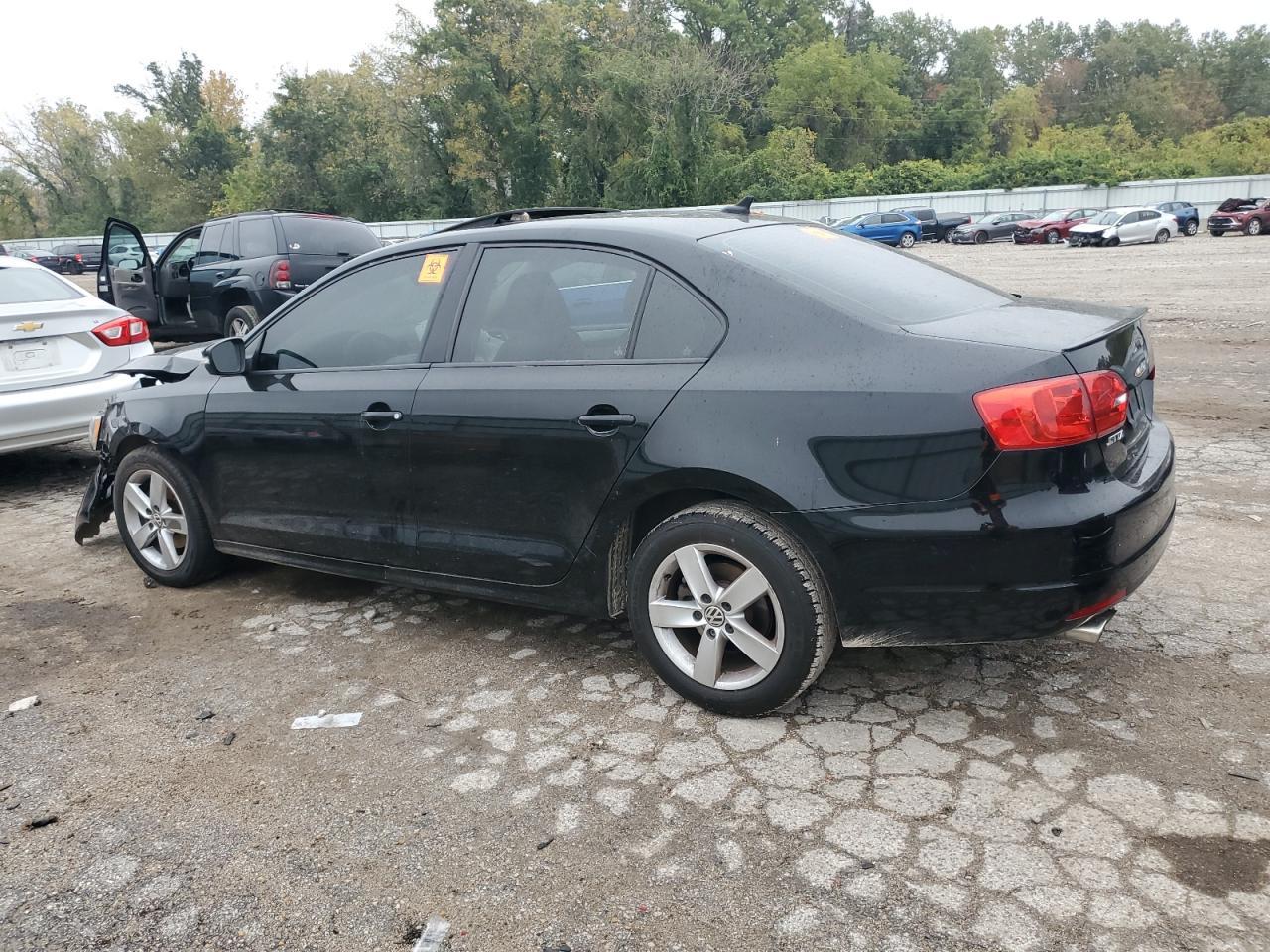2011 Volkswagen Jetta Tdi - Image 2