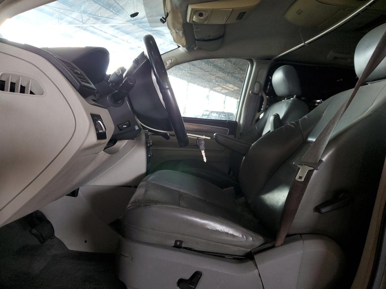2010 Volkswagen Routan Se - Image 7