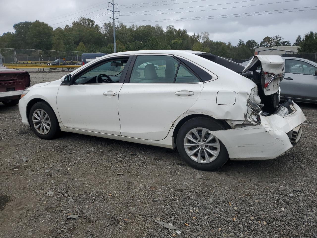 2015 Toyota Camry Le - Фото 2